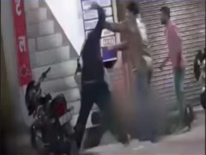 A student Beaten To Death By Goons Outside A Restaurant | VIDEO: भररस्त्यात हॉकी स्टिक, लोखंडी रॉडने बेदम मारहाण करत विद्यार्थ्याची हत्या, लोक फक्त तमाशा पाहत राहिले A student Beaten To Death By Goons Outside A Restaurant | VIDEO: भररस्त्यात हॉकी स्टिक, लोखंडी रॉडने बेदम मारहाण करत विद्यार्थ्याची हत्या, लोक फक्त तमाशा पाहत राहिले