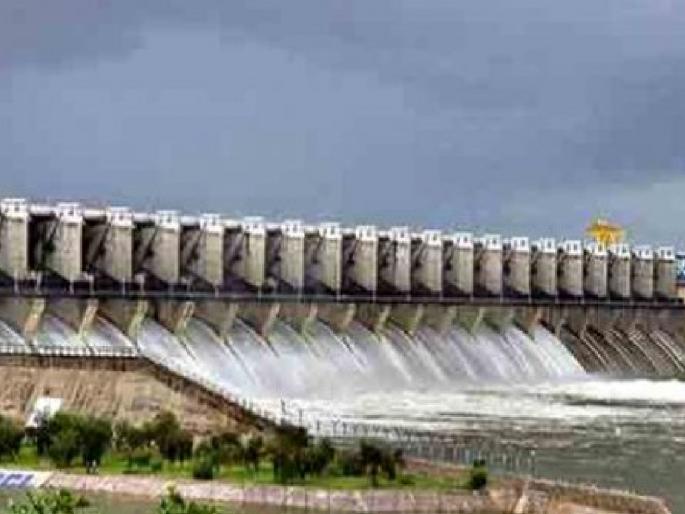 Rain stopped, discharge from Almatti Dam reduced by 50 percent | पाऊस थांबला, अलमट्टीतून विसर्ग ५० टक्क्यांनी केला कमी; दीड लाख क्युसेकने सुरू होता पाण्याचा विसर्ग Rain stopped, discharge from Almatti Dam reduced by 50 percent | पाऊस थांबला, अलमट्टीतून विसर्ग ५० टक्क्यांनी केला कमी; दीड लाख क्युसेकने सुरू होता पाण्याचा विसर्ग