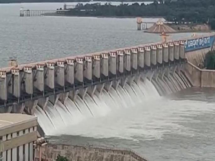 Maharashtra lags behind in opposing Almatti dam height increase says MP Vishal Patil, Vadnere Committee report beneficial for Karnataka | 'अलमट्टी' उंची वाढीला विरोध करण्यात महाराष्ट्र पिछाडीवर - विशाल पाटील; वडनेरे समितीचा अहवाल कर्नाटकसाठी पोषक Maharashtra lags behind in opposing Almatti dam height increase says MP Vishal Patil, Vadnere Committee report beneficial for Karnataka | 'अलमट्टी' उंची वाढीला विरोध करण्यात महाराष्ट्र पिछाडीवर - विशाल पाटील; वडनेरे समितीचा अहवाल कर्नाटकसाठी पोषक