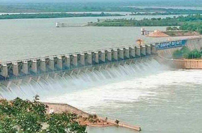 Discharge of 2.5 lakh cusecs per second from Almatti | कर्नाटकचा शेजारधर्म; कोल्हापुरात पूर टाळण्यासाठी अलमट्टीमधून अडीच लाख क्युसेकने विसर्ग