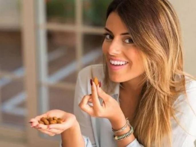 What is the best time to eat almonds and walnuts api | दिवसा की रात्री? कोणत्या वेळी बदाम खाणं अधिक फायदेशीर ठरतं? What is the best time to eat almonds and walnuts api | दिवसा की रात्री? कोणत्या वेळी बदाम खाणं अधिक फायदेशीर ठरतं?