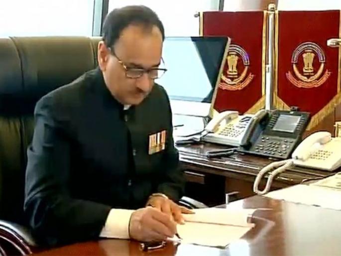 CBI directors made by whitespace order | व्हॉट्सअ‍ॅप आदेशाद्वारे केली सीबीआय संचालकांची गच्छंती