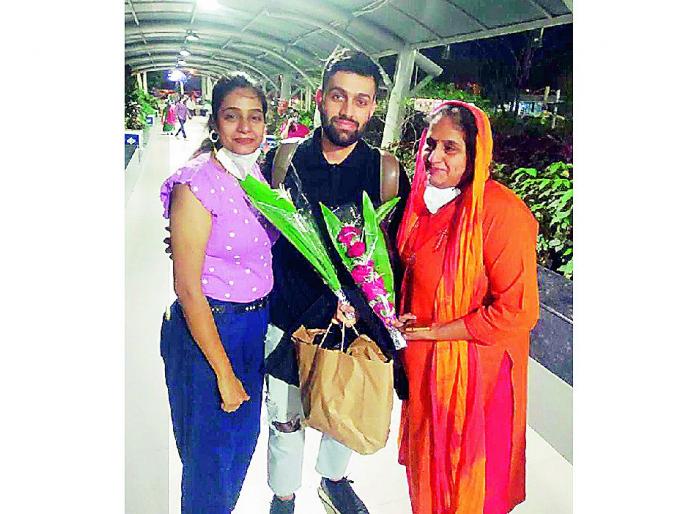 After 'Janhvi', 'Yash' returned home from ukraine, four more to return home | ‘जान्हवी’नंतर ‘यश’ची झाली घरवापसी; आणखी चौघांना मायदेशी परतण्याची ओढ After 'Janhvi', 'Yash' returned home from ukraine, four more to return home | ‘जान्हवी’नंतर ‘यश’ची झाली घरवापसी; आणखी चौघांना मायदेशी परतण्याची ओढ