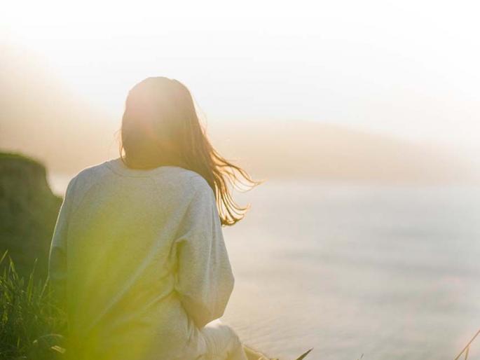 Intelligent people like to be alone says a study conducted by the world economic forum | ... म्हणून बुद्धिमान लोकांना एकटं राहायला आवडतं; कारण वाचून तुम्हीही व्हाल हैराण! Intelligent people like to be alone says a study conducted by the world economic forum | ... म्हणून बुद्धिमान लोकांना एकटं राहायला आवडतं; कारण वाचून तुम्हीही व्हाल हैराण!