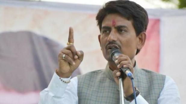Modi was black like me but consumed four lakh 'imported' mushrooms for the day: Ameesh Thakur | मोदी माझ्यासारखे काळे होते पण दिवसाला 4 लाखांचे 'इम्पोर्टेड' मशरूम खाऊन गोरे झाले : अल्पेश ठाकोर Modi was black like me but consumed four lakh 'imported' mushrooms for the day: Ameesh Thakur | मोदी माझ्यासारखे काळे होते पण दिवसाला 4 लाखांचे 'इम्पोर्टेड' मशरूम खाऊन गोरे झाले : अल्पेश ठाकोर