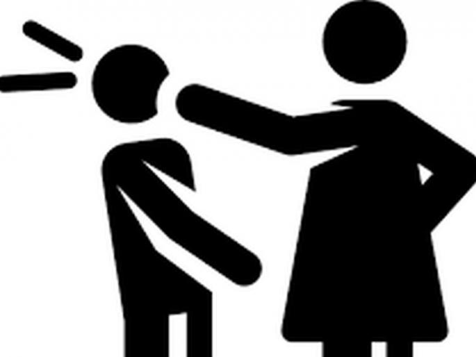 BJP corporator's husband beats Akot mayor! | भाजप नगरसेविका पतीची अकोट नगराध्यक्षांना मारहाण!