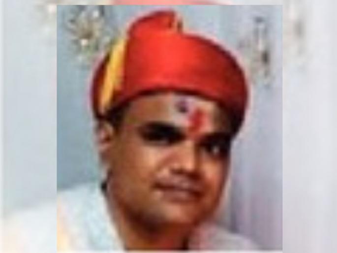 A priest from Amalner died in an attack by bees during the puja | पूजेत होम पेटवला, नंतर धूर झाला अन् घडलं विपरीत; पुजाऱ्याच्या मृत्यूने हळहळ