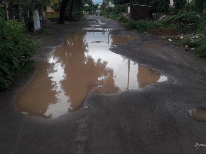 The road to power collapsed | सत्तासंघर्षात रस्ता रखडला The road to power collapsed | सत्तासंघर्षात रस्ता रखडला