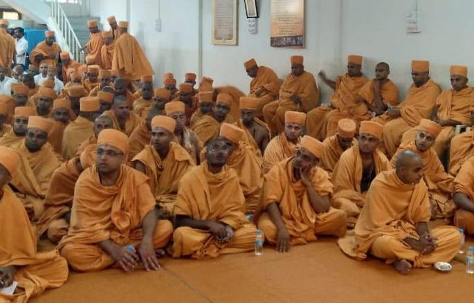 2 saints of Swaminarayan sect in Amalner today | स्वामिनारायण संप्रदायाचे १५० संत आज अमळनेरात 2 saints of Swaminarayan sect in Amalner today | स्वामिनारायण संप्रदायाचे १५० संत आज अमळनेरात