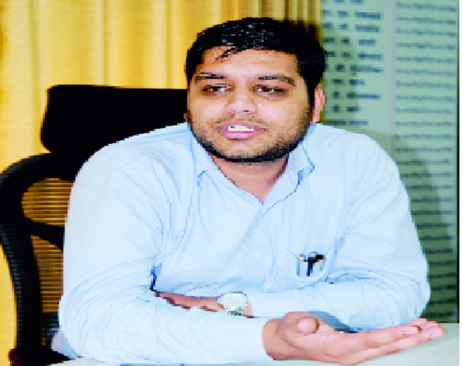Mittal's first work on the field | अमन मित्तल यांचे पहिल्यांदा फिल्डवर काम Mittal's first work on the field | अमन मित्तल यांचे पहिल्यांदा फिल्डवर काम