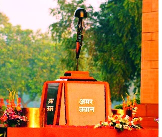 Sacrifice for the sacrifice of 118 soldiers of Kolhapur: Celebration of Independence Day: Since 1962, jagruti performance in various wars for the country | Independence Day (12590) कोल्हापूरच्या ११८ जवानांचे बलिदान स्वातंत्र्यदिनानिमित्त स्मृतींना उजाळा : १९६२ पासून देशासाठी विविध युद्धांत जिगरबाज कामगिरी Sacrifice for the sacrifice of 118 soldiers of Kolhapur: Celebration of Independence Day: Since 1962, jagruti performance in various wars for the country | Independence Day (12590) कोल्हापूरच्या ११८ जवानांचे बलिदान स्वातंत्र्यदिनानिमित्त स्मृतींना उजाळा : १९६२ पासून देशासाठी विविध युद्धांत जिगरबाज कामगिरी