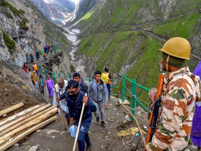 Army jawans became angels for Nagpur pilgrims stuck on Amarnath Yatra due to inclement weather | अमरनाथ यात्रेत खराब हवामानामुळे अडकलेल्या नागपूरच्या यात्रेकरूंसाठी सेनेचे जवान बनले देवदूत Army jawans became angels for Nagpur pilgrims stuck on Amarnath Yatra due to inclement weather | अमरनाथ यात्रेत खराब हवामानामुळे अडकलेल्या नागपूरच्या यात्रेकरूंसाठी सेनेचे जवान बनले देवदूत