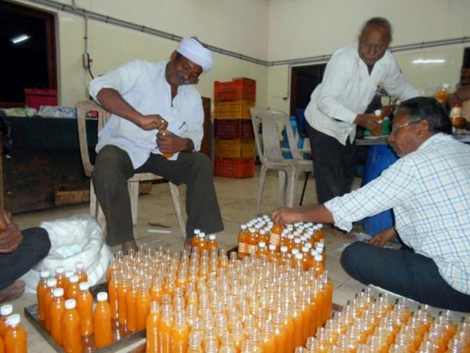 Even after sales, additional profits for orange growers, orange juice creation, bottling plant | विक्रीनंतरही संत्रा उत्पादकांना अतिरिक्त नफा; संत्र्यापासून ज्यूस निर्मिती, बॉटलिंग प्लांट Even after sales, additional profits for orange growers, orange juice creation, bottling plant | विक्रीनंतरही संत्रा उत्पादकांना अतिरिक्त नफा; संत्र्यापासून ज्यूस निर्मिती, बॉटलिंग प्लांट
