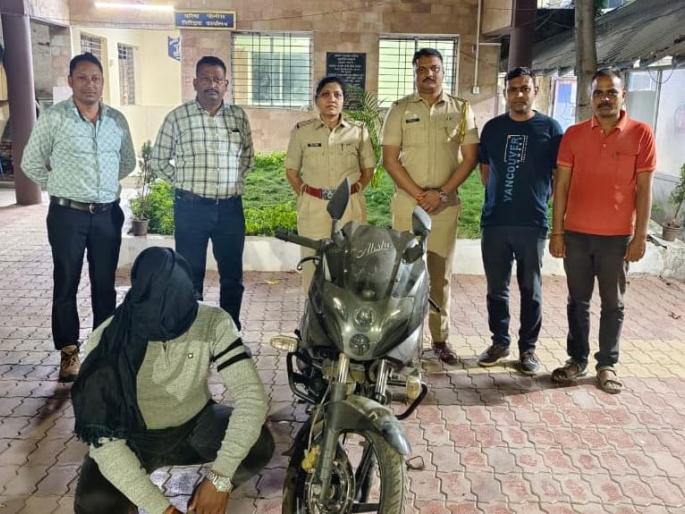bike seized from an inveterate thief in amravati | अट्टल चोरट्याकडून एक दुचाकी जप्त bike seized from an inveterate thief in amravati | अट्टल चोरट्याकडून एक दुचाकी जप्त