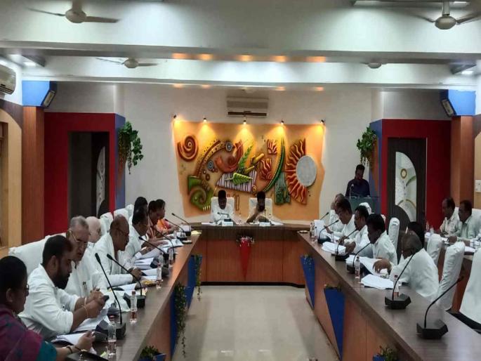 Amaravati district bank will pay farmers crop insurance Decisions in the meeting of the Board of Directors | अमरावतीत जिल्हा बॅकच भरणार शेतकऱ्यांचा पिकविमा; संचालक मंडळाच्या बैठकीत निर्णय Amaravati district bank will pay farmers crop insurance Decisions in the meeting of the Board of Directors | अमरावतीत जिल्हा बॅकच भरणार शेतकऱ्यांचा पिकविमा; संचालक मंडळाच्या बैठकीत निर्णय