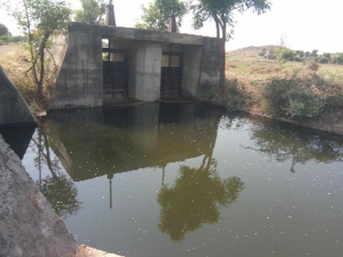 The water from the right canal stopped wasting | उजव्या कालव्यातून पाणी नासाडी थांबली The water from the right canal stopped wasting | उजव्या कालव्यातून पाणी नासाडी थांबली