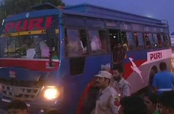The beginning of the Amarnath Yatra, the first batch of people | अमरनाथ यात्रेला सुरूवात, दहशतवादाला न जुमानता पहिली तुकडी रवाना The beginning of the Amarnath Yatra, the first batch of people | अमरनाथ यात्रेला सुरूवात, दहशतवादाला न जुमानता पहिली तुकडी रवाना