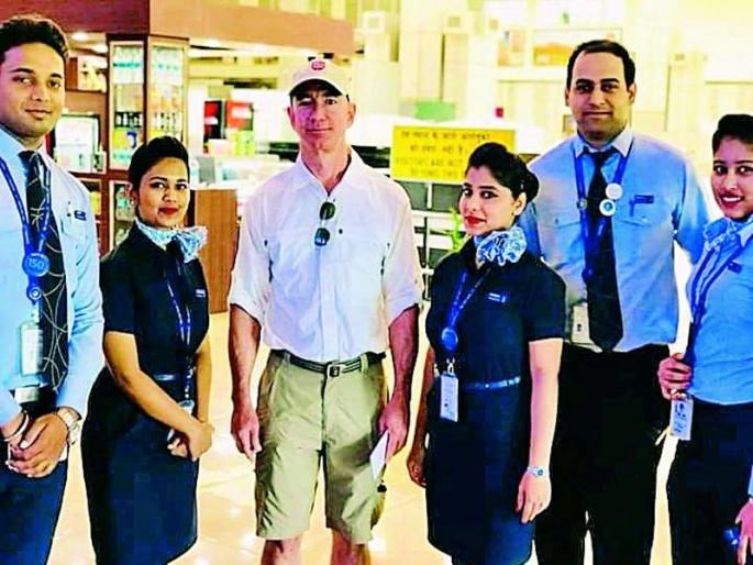 Amazon's CEO Jeff Bezos in Nagpur after a security alert, and ... | अॅमेझॉनचे सीईओ जेफ बेजोस यांचं विमान नागपुरात येताच सिक्युरिटी अॅलर्ट वाजला, अन्... Amazon's CEO Jeff Bezos in Nagpur after a security alert, and ... | अॅमेझॉनचे सीईओ जेफ बेजोस यांचं विमान नागपुरात येताच सिक्युरिटी अॅलर्ट वाजला, अन्...