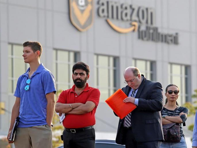 Amazon Layoffs: hired more employees than needed then, now they will be made unemployed; 30,000 jobs at Amazon at risk | तेव्हा गरजेपेक्षा जास्त कर्मचारी भरले, आता त्यांना बेरोजगार करणार; ॲमेझॉनमध्ये ३०,००० नोकऱ्या धोक्यात Amazon Layoffs: hired more employees than needed then, now they will be made unemployed; 30,000 jobs at Amazon at risk | तेव्हा गरजेपेक्षा जास्त कर्मचारी भरले, आता त्यांना बेरोजगार करणार; ॲमेझॉनमध्ये ३०,००० नोकऱ्या धोक्यात