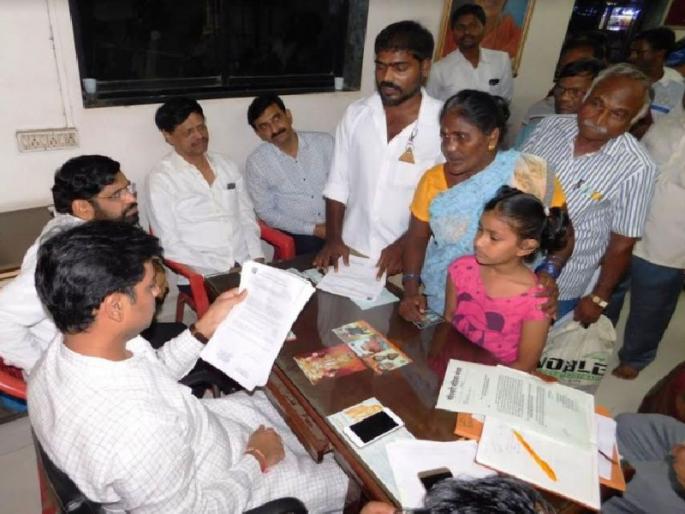 The need for an alternative road to get out of the railway station in the west of Ambernath | अंबरनाथ पश्चिम भागात रेल्वे स्थानकातून बाहेर पडण्यासाठी पर्यायी रस्त्याची गरज The need for an alternative road to get out of the railway station in the west of Ambernath | अंबरनाथ पश्चिम भागात रेल्वे स्थानकातून बाहेर पडण्यासाठी पर्यायी रस्त्याची गरज