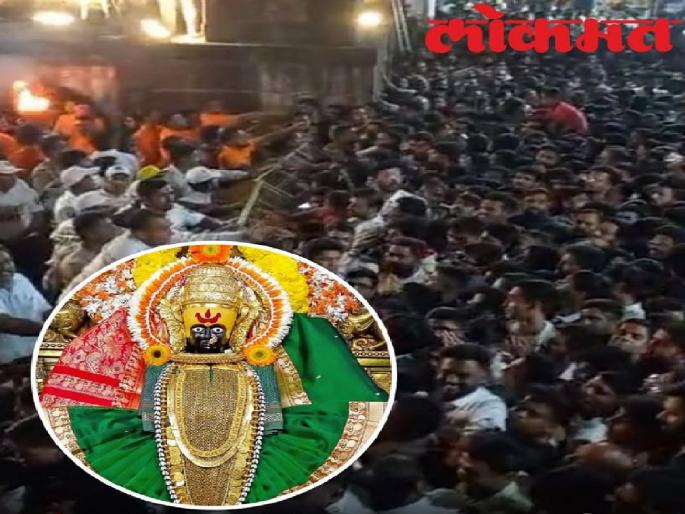 Highest crowd of devotees at Ambabai Temple Kolhapur, stampede near Manikarnika Kunda-video | Kolhapur: अंबाबाई मंदिरात भाविकांची उच्चांकी गर्दी, मणिकर्णिका कुंडाजवळ चेंगराचेंगरीसदृश्य परिस्थिती -video
