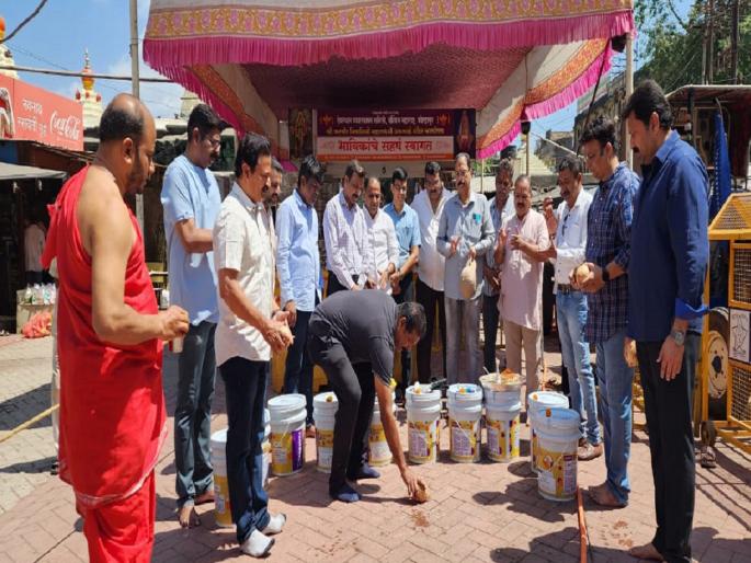 Cool coat to be installed in Ambabai temple area | अंबाबाई मंदिर परिसरात लावण्यात येणार कूल कोट, उन्हाच्या चटक्यापासून भाविकांना मिळणार दिलासा  Cool coat to be installed in Ambabai temple area | अंबाबाई मंदिर परिसरात लावण्यात येणार कूल कोट, उन्हाच्या चटक्यापासून भाविकांना मिळणार दिलासा