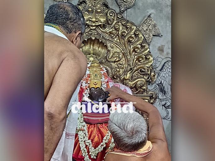The report on Ambabai Murthy will be submitted on 25 Inspection of the idol on the second day in a row | अंबाबाई मूर्तीबाबतचा अहवाल २५ ला सादर होणार! सलग दुसऱ्या दिवशी मूर्तीची पाहणी The report on Ambabai Murthy will be submitted on 25 Inspection of the idol on the second day in a row | अंबाबाई मूर्तीबाबतचा अहवाल २५ ला सादर होणार! सलग दुसऱ्या दिवशी मूर्तीची पाहणी