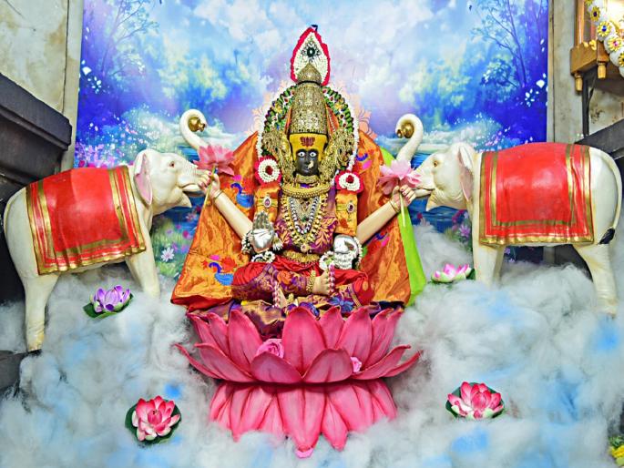 Puja of Karveer resident Shri Ambabai as Gajendralakshmi on Friday, the second garland of Navratri festival | Navratri 2024: दुसऱ्या माळेला अंबाबाई गजेंद्रलक्ष्मी रूपात, दर्शनासाठी भाविकांची अलोट गर्दी Puja of Karveer resident Shri Ambabai as Gajendralakshmi on Friday, the second garland of Navratri festival | Navratri 2024: दुसऱ्या माळेला अंबाबाई गजेंद्रलक्ष्मी रूपात, दर्शनासाठी भाविकांची अलोट गर्दी