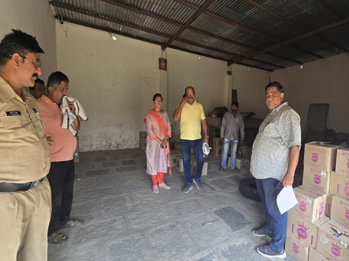 Jalana: Thieves break into godown in Ambad and steal Deshi liquor worth lakhs | Jalana: अंबडमध्ये गोडाऊन फोडून चोरट्यांनी पळवली लाखोंची देशी दारू Jalana: Thieves break into godown in Ambad and steal Deshi liquor worth lakhs | Jalana: अंबडमध्ये गोडाऊन फोडून चोरट्यांनी पळवली लाखोंची देशी दारू