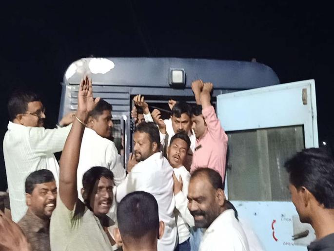 controversy on Unveiling of Chhatrapati Shivaji Maharaj Statue, MLA and 44 people arrested | जालन्यात शिवाजी महाराज यांचा पुतळा बसविण्यावरून तणाव, आमदार आणि 44 जण अटकेत controversy on Unveiling of Chhatrapati Shivaji Maharaj Statue, MLA and 44 people arrested | जालन्यात शिवाजी महाराज यांचा पुतळा बसविण्यावरून तणाव, आमदार आणि 44 जण अटकेत