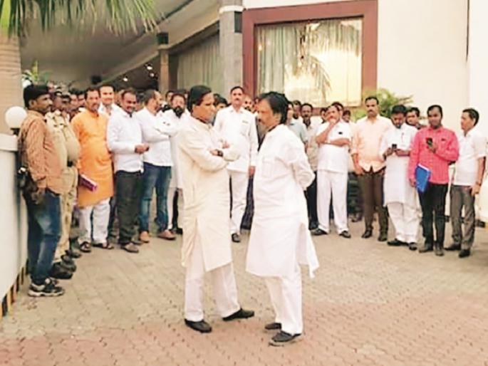 took no confidence motion in the Zilla Parishad, I guarantee the Shivsena ; Minister of State, Danave's promise to bjp zp member | जिल्हा परिषदेत अविश्वास आणा, सेनेची हमी मी घेतो; राज्यमंत्री दानवेंचे आश्वासन took no confidence motion in the Zilla Parishad, I guarantee the Shivsena ; Minister of State, Danave's promise to bjp zp member | जिल्हा परिषदेत अविश्वास आणा, सेनेची हमी मी घेतो; राज्यमंत्री दानवेंचे आश्वासन