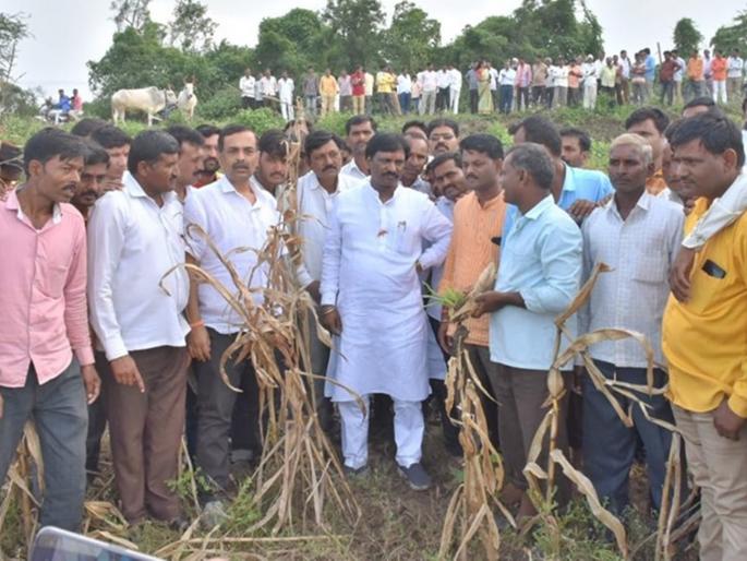 Ambadas Danve tongue slips Said Burn the bank | शेतकऱ्यांना कर्जवसुलीची नोटीस देणाऱ्या बँकांना जाळणार; शिवसेना आमदाराची जीभ घसरली Ambadas Danve tongue slips Said Burn the bank | शेतकऱ्यांना कर्जवसुलीची नोटीस देणाऱ्या बँकांना जाळणार; शिवसेना आमदाराची जीभ घसरली