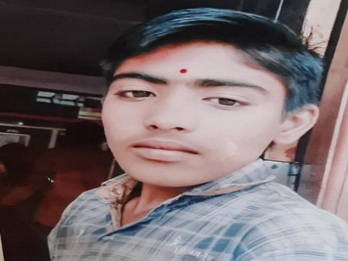 A tenth student kidnapped in Ambajogai | अंबाजोगाईत दहावीच्या विद्यार्थ्याच्या अपहरणाने खळबळ A tenth student kidnapped in Ambajogai | अंबाजोगाईत दहावीच्या विद्यार्थ्याच्या अपहरणाने खळबळ