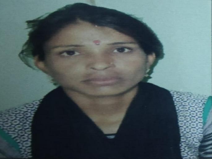 shocking ! The blackmailer women killed and buried the body in the field of Osmanabad | खळबळजनक ! ब्लॅकमेल करणाऱ्या महिलेचा खून करून मृतदेह शेतात पुरला