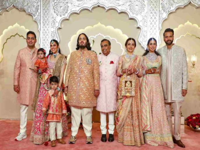 Uninvited guests at Ambani wedding | अंबानींच्या लग्नात बिनबुलाया मेहमान Uninvited guests at Ambani wedding | अंबानींच्या लग्नात बिनबुलाया मेहमान