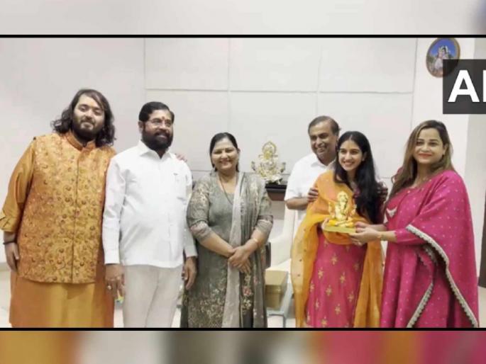Mukesh Ambani invited CM Eknath Shinde and family for Anant Ambani Radhika Merchant wedding ceremony on 12th July | मुकेश अंबानी थेट मुख्यमंत्री एकनाथ शिंदे यांच्या घरी, अनंत-राधिकाच्या लग्नाचे दिले निमंत्रण! Mukesh Ambani invited CM Eknath Shinde and family for Anant Ambani Radhika Merchant wedding ceremony on 12th July | मुकेश अंबानी थेट मुख्यमंत्री एकनाथ शिंदे यांच्या घरी, अनंत-राधिकाच्या लग्नाचे दिले निमंत्रण!