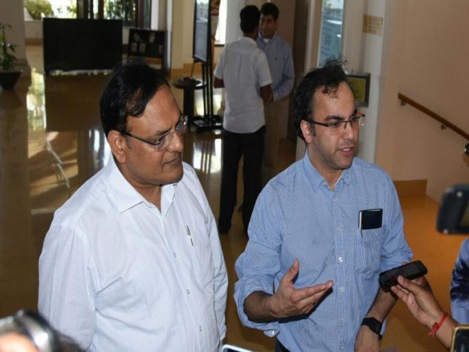  Gadkari will seek advice from the Attorney General on behalf of mining dignitaries in Goa | गोव्यातील खाण अवलंबितांशी साधला गडकरींनी संवाद, अॅटर्नी जनरलांचा सल्ला घेणार