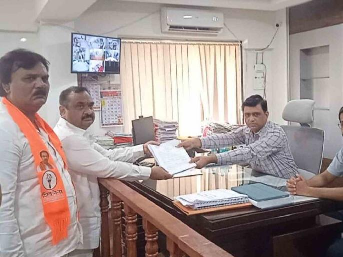 A candidate named Rajesh Wankhade against Uddhav Sena's Rajesh Wankhade from Ambernath constituency | अंबरनाथ मतदारसंघातून उद्धवसेनेच्या राजेश वानखडेंसमोर सेम नावाचा उमेदवार A candidate named Rajesh Wankhade against Uddhav Sena's Rajesh Wankhade from Ambernath constituency | अंबरनाथ मतदारसंघातून उद्धवसेनेच्या राजेश वानखडेंसमोर सेम नावाचा उमेदवार