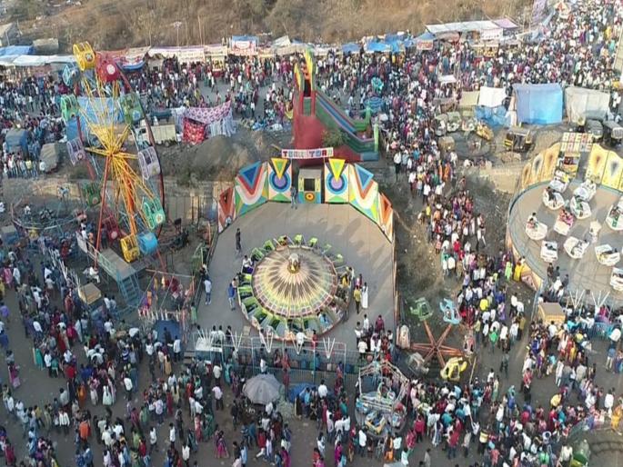 devotees during on Mahashivratri at Ambernath | अंबरनाथ प्राचीन शिवमंदिरात भाविकांचा जनसागर devotees during on Mahashivratri at Ambernath | अंबरनाथ प्राचीन शिवमंदिरात भाविकांचा जनसागर