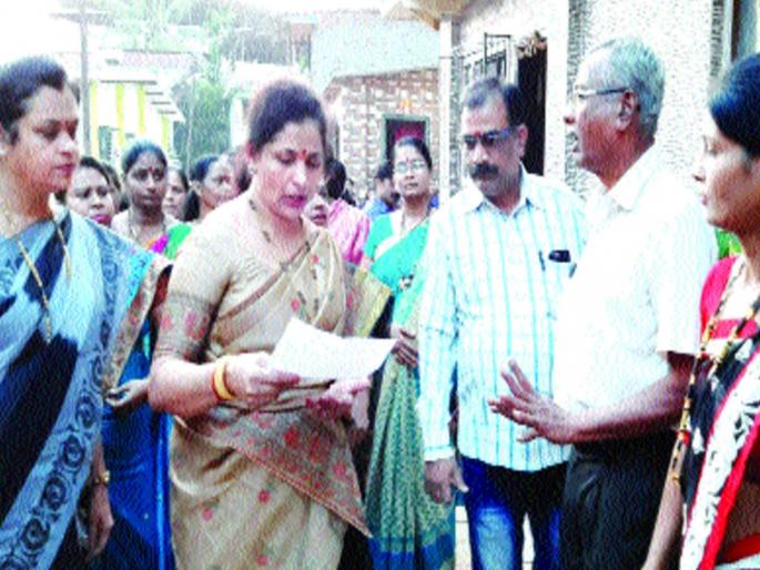 'City President in Your Door' initiative in Ambarnath | अंबरनाथमध्ये ‘नगराध्यक्ष आपल्या दारी’ उपक्रम