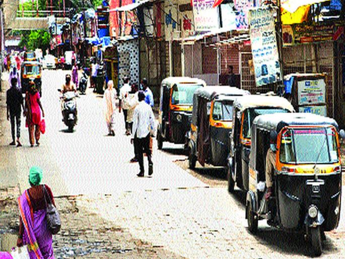 CoronaVirus News : Lockdown again on the first day in Ambernath | CoronaVirus News : अंबरनाथमध्ये पहिल्याच दिवशी पुन्हा लॉकडाऊनचा फज्जा CoronaVirus News : Lockdown again on the first day in Ambernath | CoronaVirus News : अंबरनाथमध्ये पहिल्याच दिवशी पुन्हा लॉकडाऊनचा फज्जा