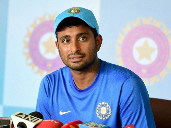 Cricketer Ambati Rayudu’s scuffle with man goes viral | क्रिकेटर अंबाती रायडूने केली ज्येष्ठ नागरिकाला मारहाण, व्हिडीओ व्हायरल