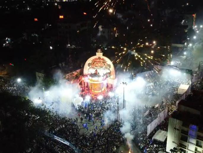 Greetings to the Dr. Babasaheb Ambedkar: Nanded was resounding with the shouts of Jai Bhim at midnight... | महामानवास अभिवादन : मध्यरात्री जयभीमच्या जयघोषाने नांदेड दणाणले... Greetings to the Dr. Babasaheb Ambedkar: Nanded was resounding with the shouts of Jai Bhim at midnight... | महामानवास अभिवादन : मध्यरात्री जयभीमच्या जयघोषाने नांदेड दणाणले...