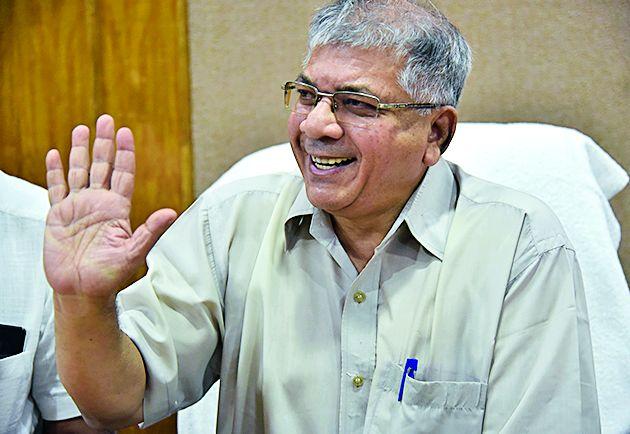 No Congress and Nationalist Congress Party but Alliance of Moghal Maratha : Prakash Ambedkar | काँग्रेस-राष्ट्रवादी नव्हे मोगलाई मराठ्यांची युती : प्रकाश आंबेडकर No Congress and Nationalist Congress Party but Alliance of Moghal Maratha : Prakash Ambedkar | काँग्रेस-राष्ट्रवादी नव्हे मोगलाई मराठ्यांची युती : प्रकाश आंबेडकर