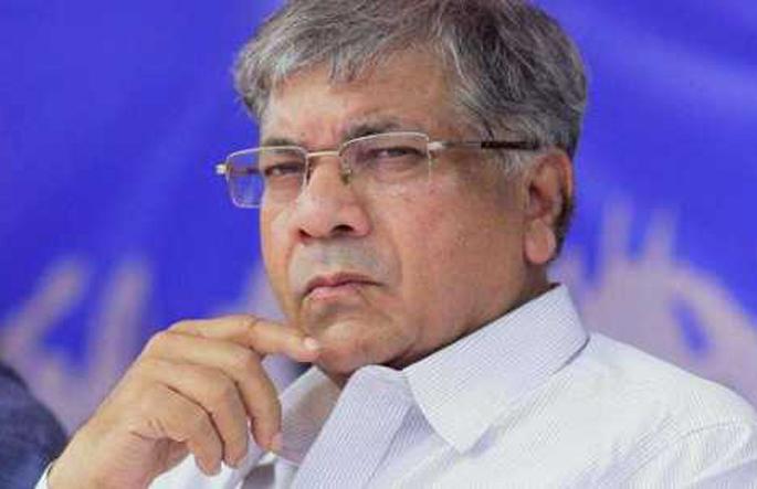 Ambedkar's association with Congress leads to confusion | काँग्रेस आघाडीत आंबेडकरांच्या समावेशाचा संभ्रम कायम; कार्यकर्ते गोंंधळात