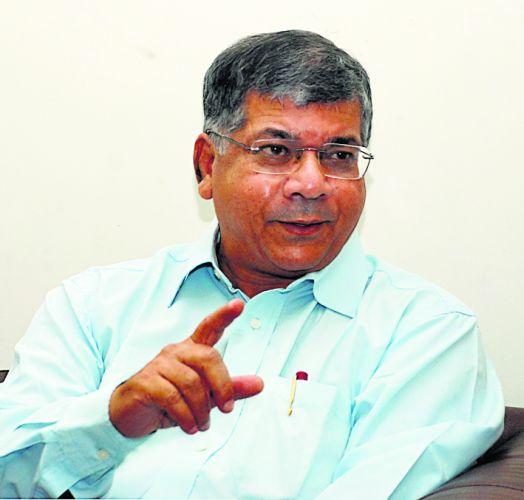 Government conspiracy to break the morale of oppositions: Prakash Ambedkar | विरोधकांचे मनोबल तोडण्याचे सरकारचे षड्यंत्र : प्रकाश आंबेडकर