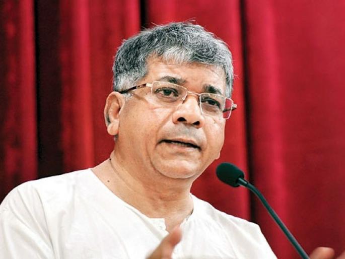 Prime minister and chief minister are not supreme positions in the country says Prakash Ambedkar | पंतप्रधान किंवा मुख्यमंत्री फार मोठे नाहीत, त्यांना आम्ही झुकवू शकतोः प्रकाश आंबेडकर Prime minister and chief minister are not supreme positions in the country says Prakash Ambedkar | पंतप्रधान किंवा मुख्यमंत्री फार मोठे नाहीत, त्यांना आम्ही झुकवू शकतोः प्रकाश आंबेडकर