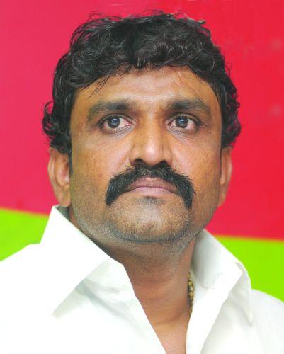 Ambekar arrested for abusing minor girl | अल्पवयीन मुलीवर अत्याचार, आंबेकरला अटक