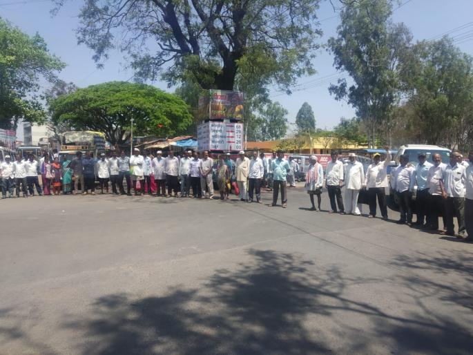  Ambohala Dam sufferers warn of suicide | पुर्नवसनासाठी रस्ता रोको : प्रकल्पाचे काम पुन्हा बंद - आंबेओहळ धरणग्रस्तांचा आत्मदहनाचा इशारा