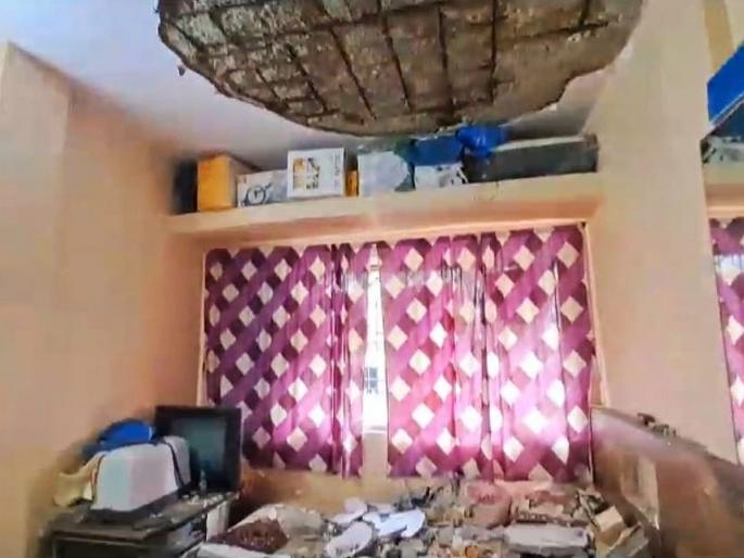 Ambernath: Slab collapses when building is not dangerous, woman dies | Ambernath: इमारत धोकादायक नसतानाही स्लॅब कोसळला, महिलेचा मृत्यू Ambernath: Slab collapses when building is not dangerous, woman dies | Ambernath: इमारत धोकादायक नसतानाही स्लॅब कोसळला, महिलेचा मृत्यू